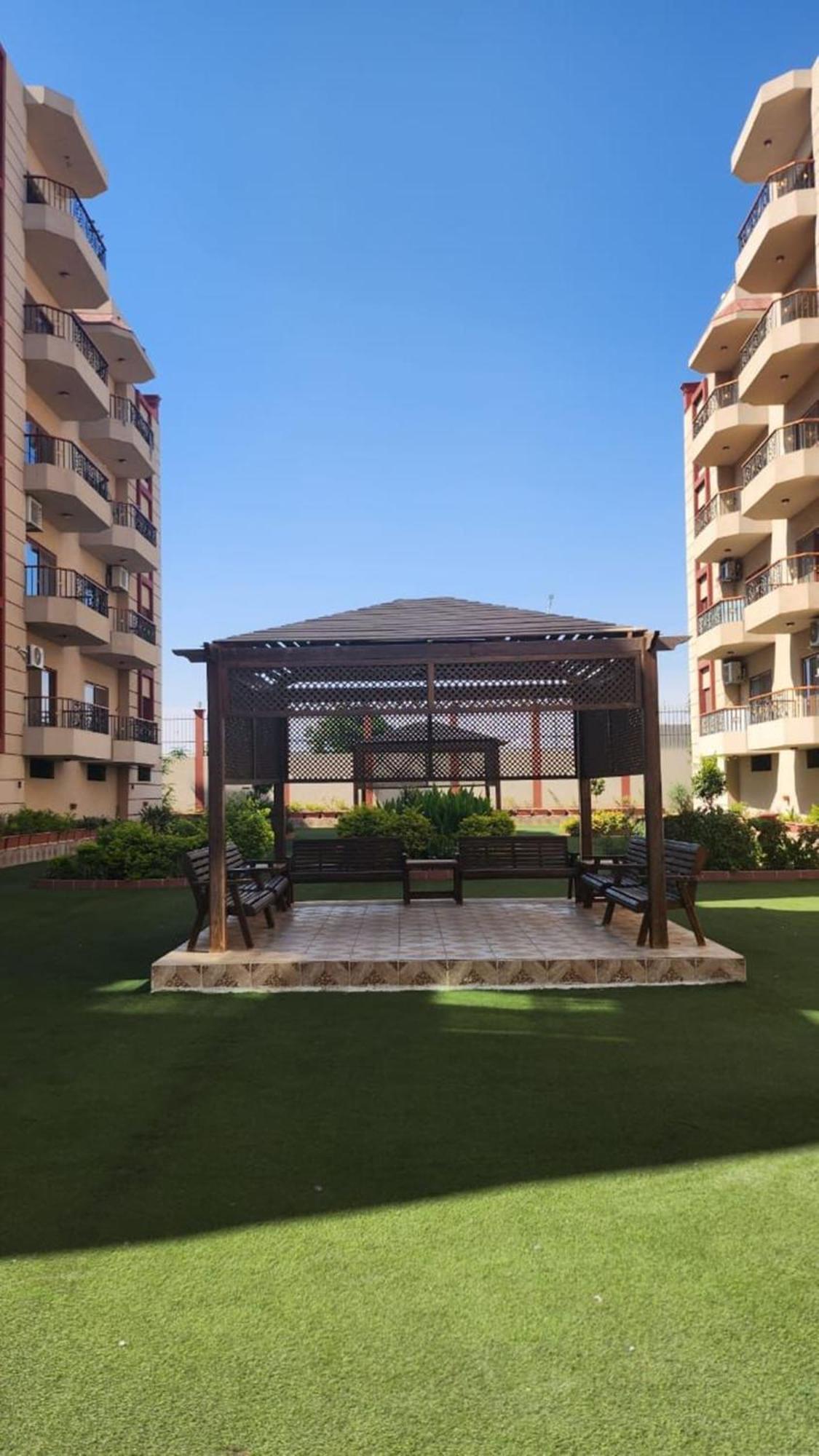 Wa Set Luxor Apartment Exteriör bild